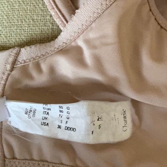 2 underwire beige Chantelle bras, size 36DDDD - Picture 4 of 5